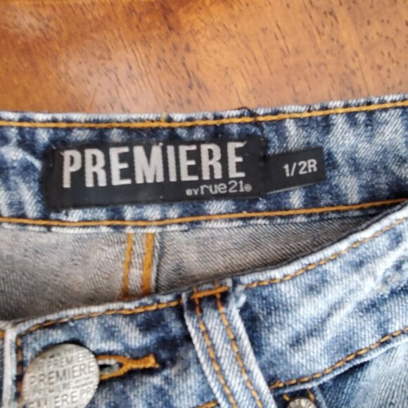 Premiere Rue 21 Womens Size 1/2R Distressed Bandana Print Blue Denim Capri 30x23 - Picture 3 of 8